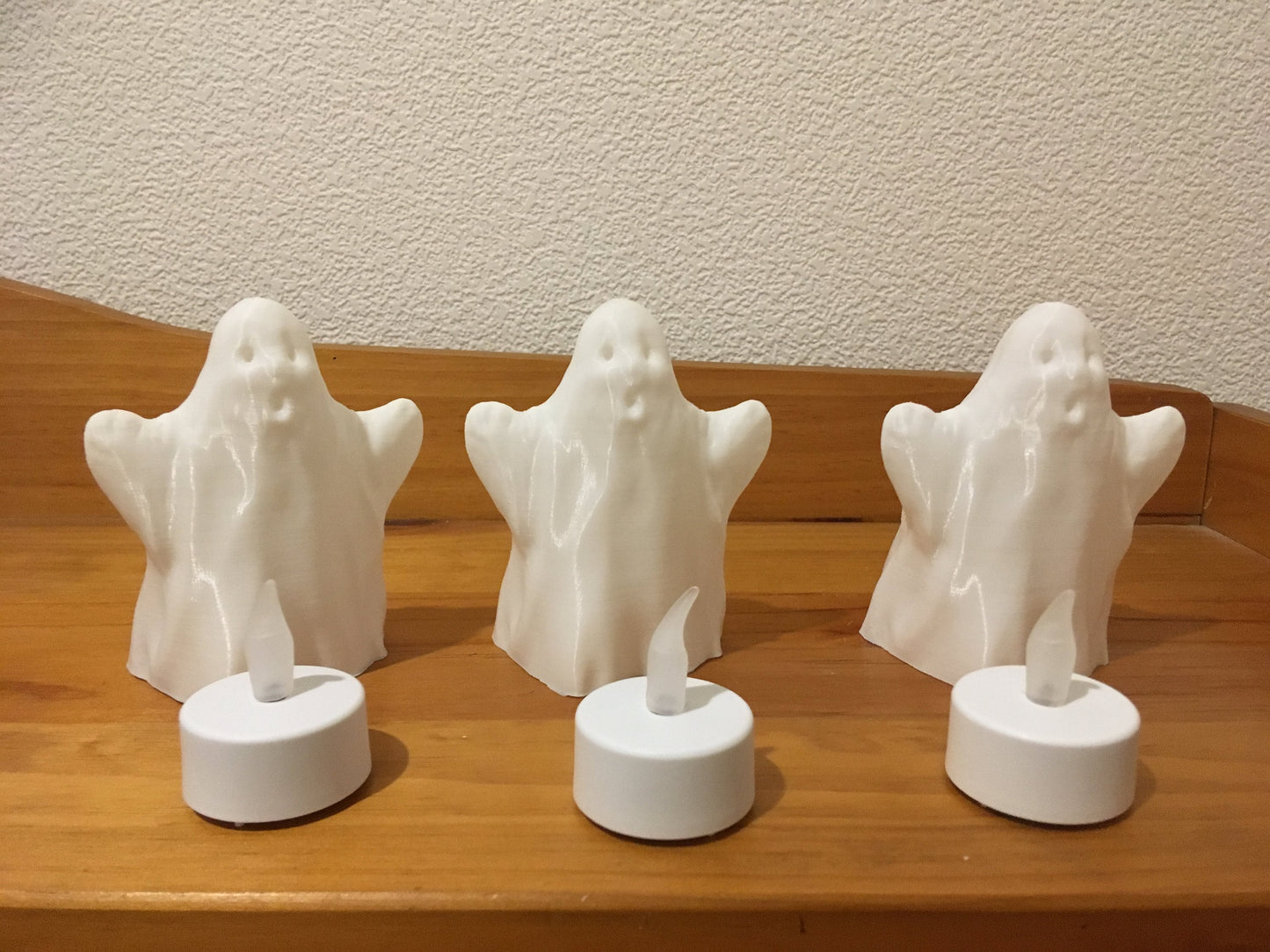 Décoration Halloween "3 petits fantômes lumineux"