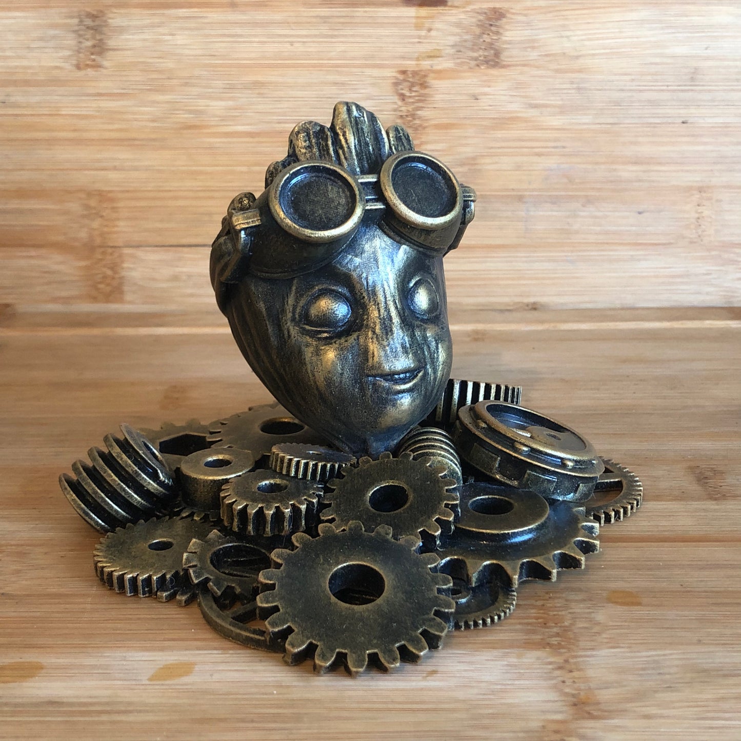 Statue inspirée de Groot version Bricolo Steampunk (Laiton)