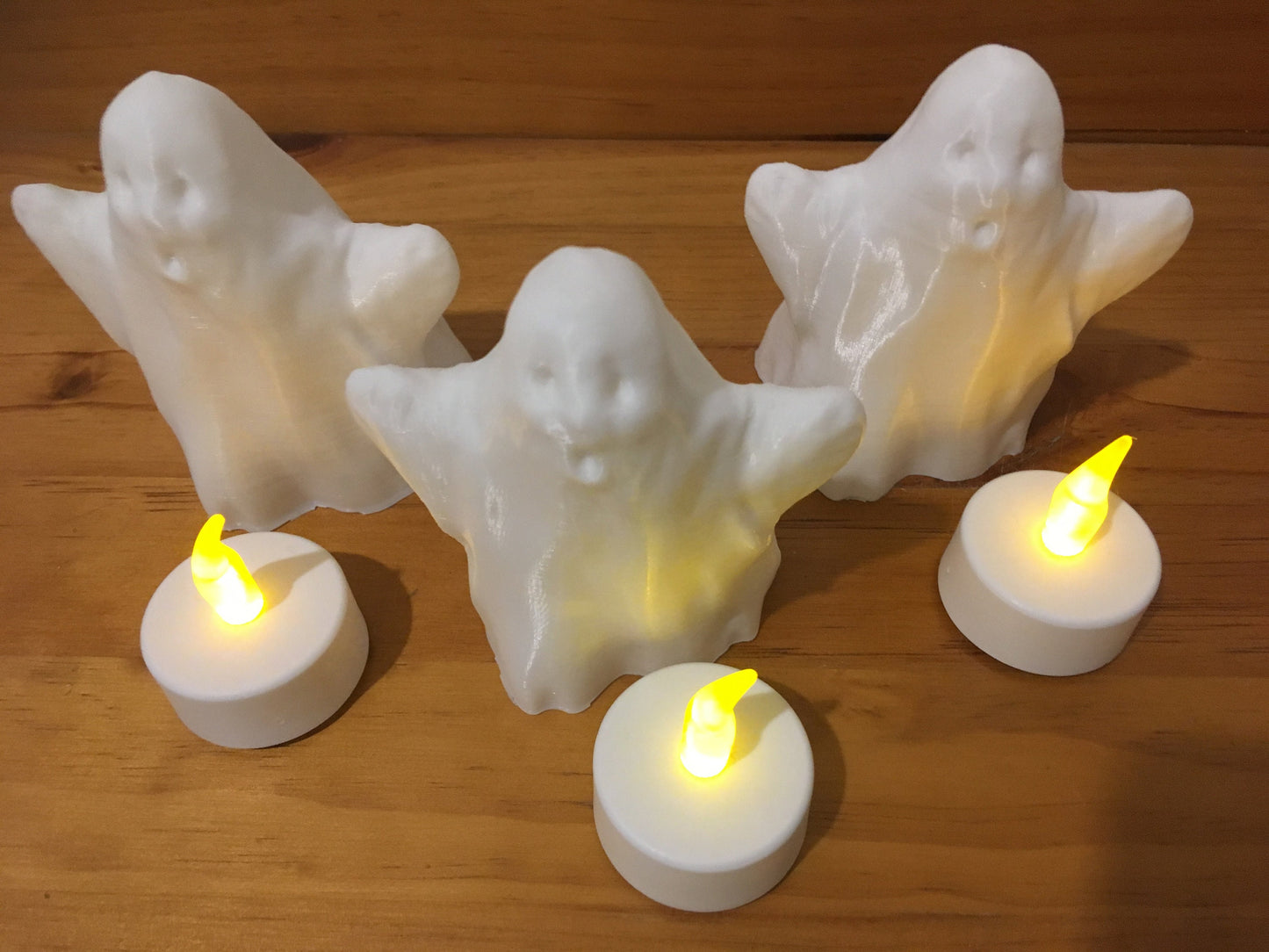 Décoration Halloween "3 petits fantômes lumineux"