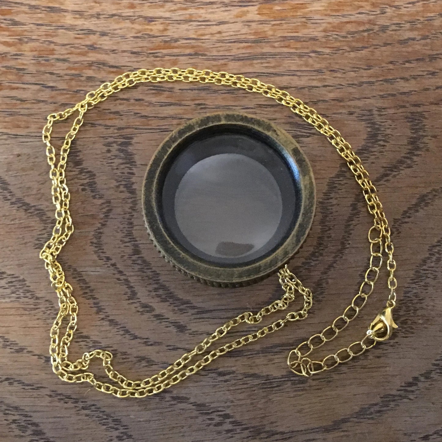 Pendentif inspiré de celui de Nairobi dans la Casa de Papel