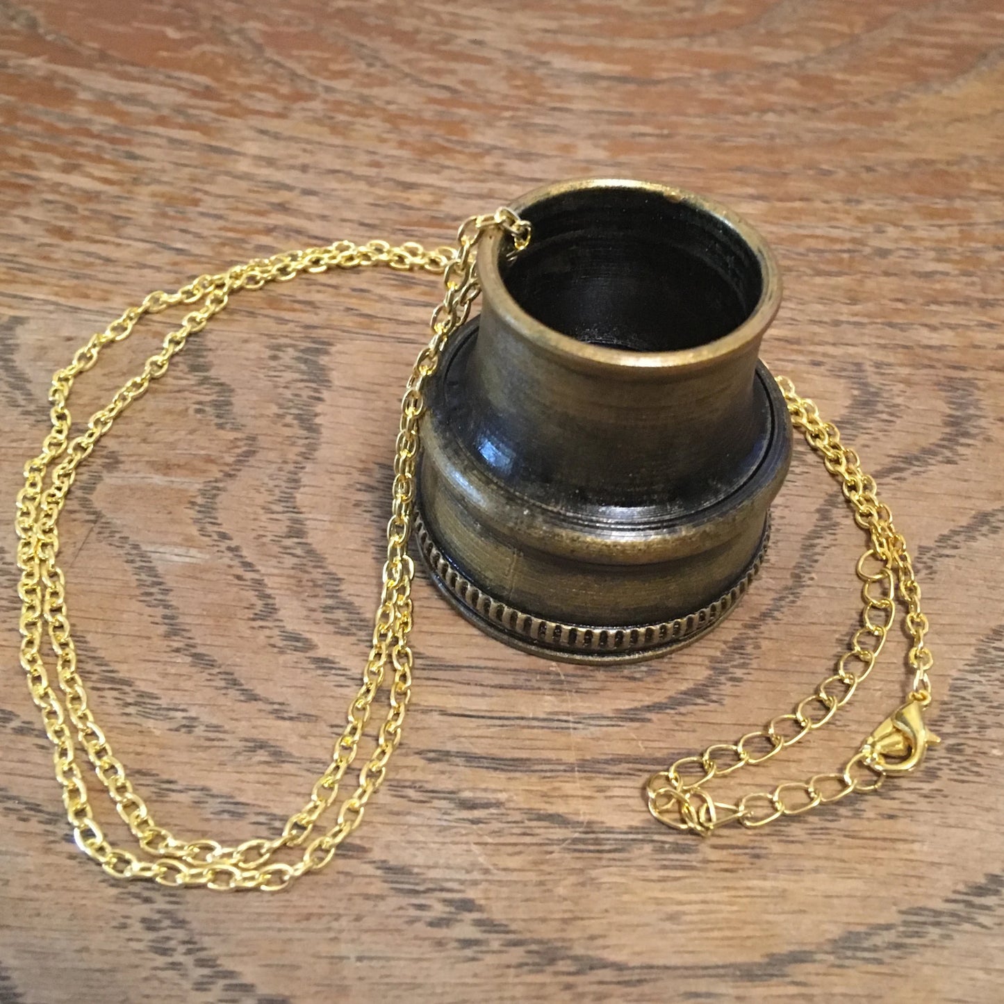 Pendentif inspiré de celui de Nairobi dans la Casa de Papel