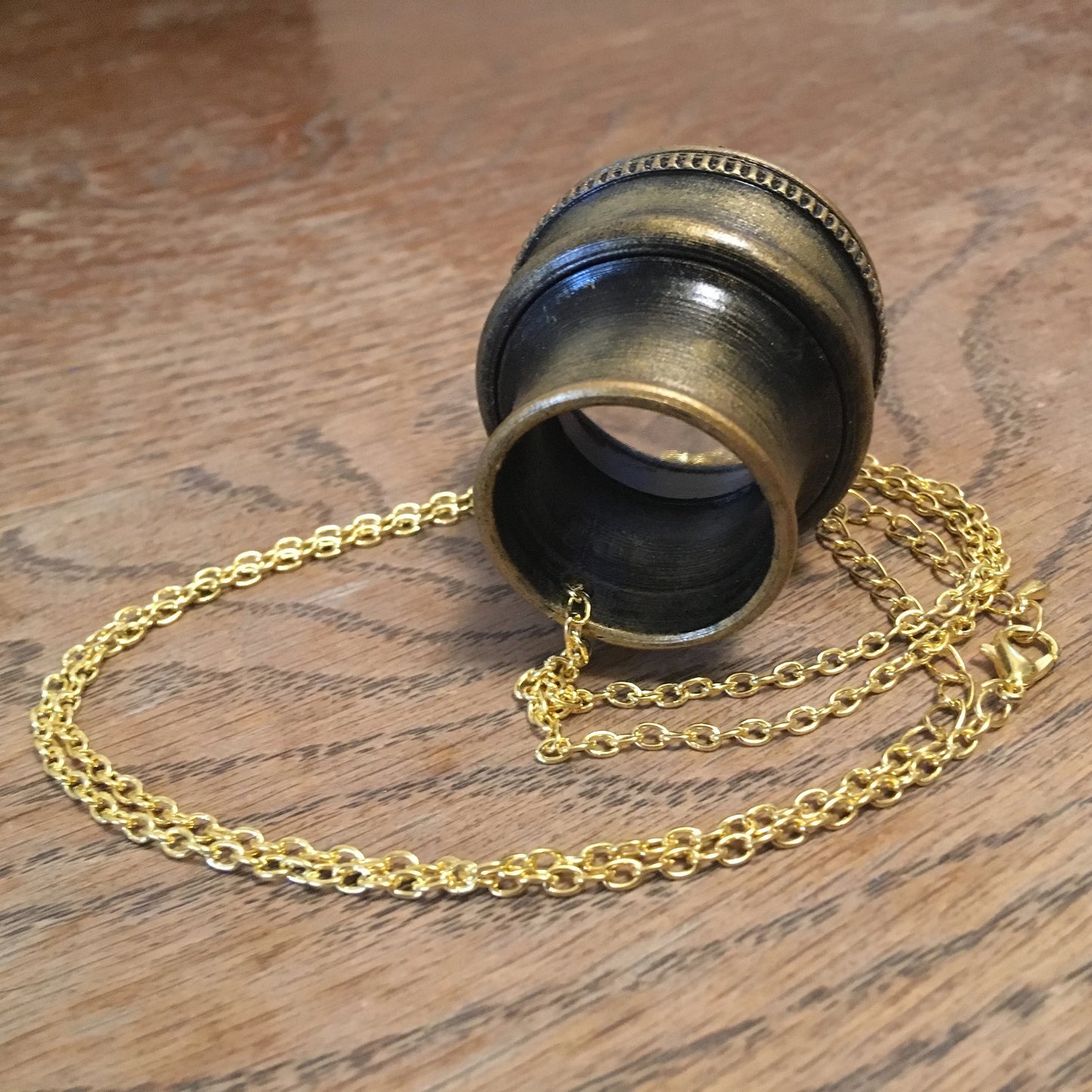 Pendentif inspiré de celui de Nairobi dans la Casa de Papel