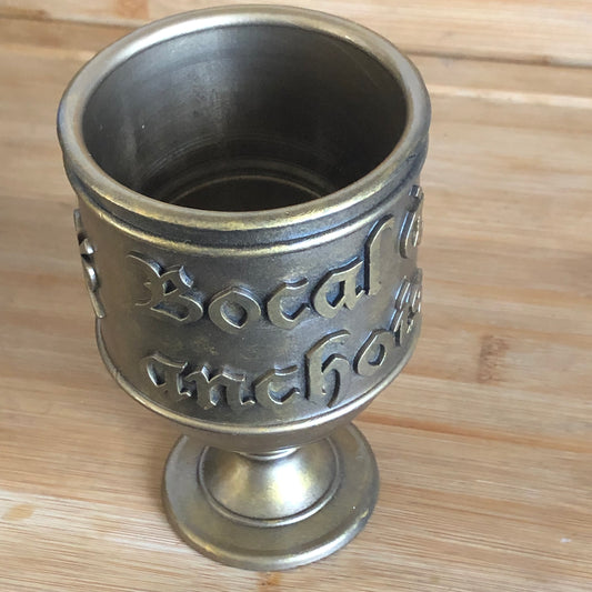 Graal bocal à anchois inspirée de la célèbre phrase de Perceval dans  Kaamelott. Imprimé en résine 3d et peint à la main