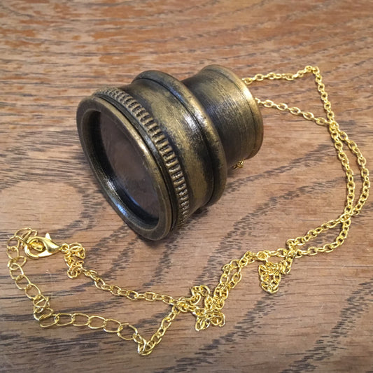 Pendentif inspiré de celui de Nairobi dans la Casa de Papel