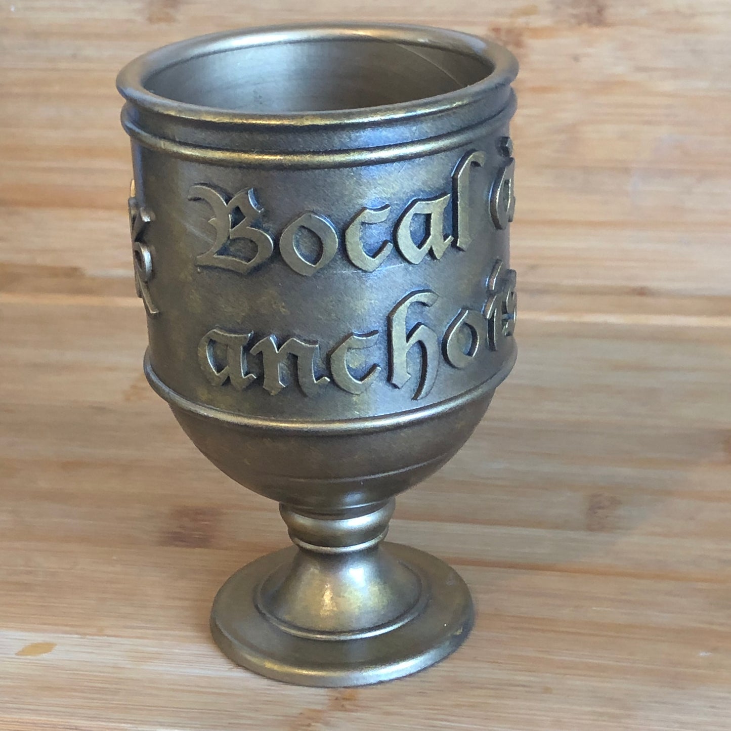 Graal bocal à anchois inspirée de la célèbre phrase de Perceval dans  Kaamelott. Imprimé en résine 3d et peint à la main